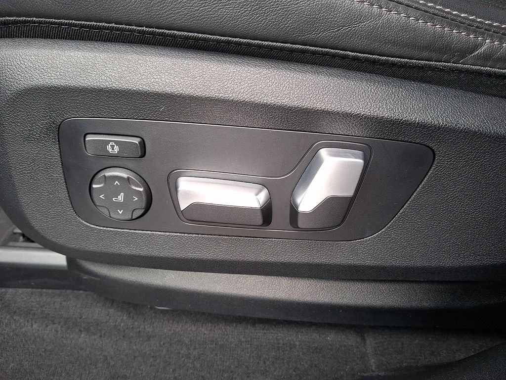 Thumbnail: 2023 BMW X5 - 11