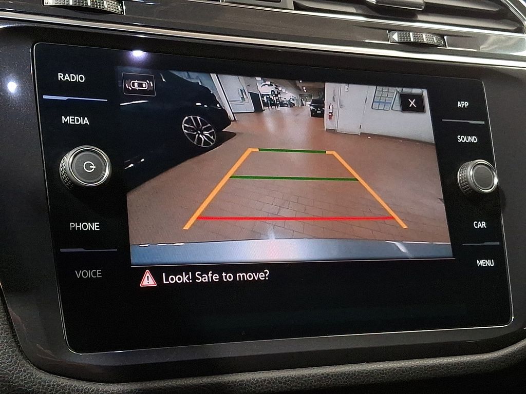 Thumbnail: 2023 Volkswagen Tiguan - 16