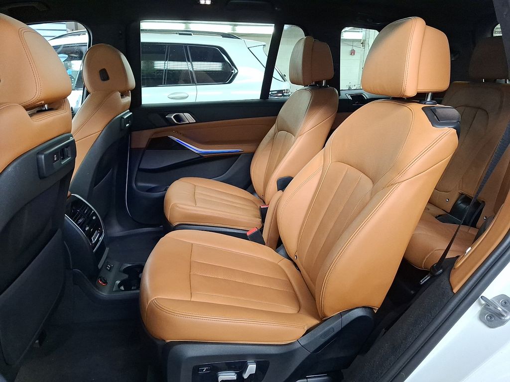 Thumbnail: 2021 BMW X7 - 8