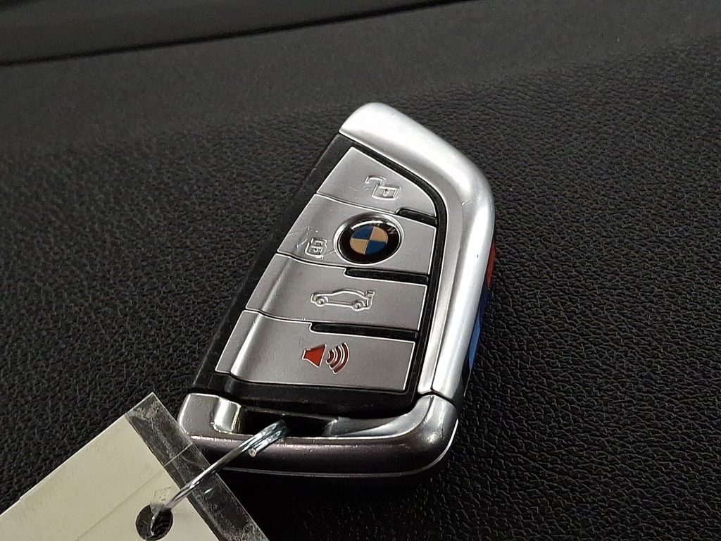 Thumbnail: 2021 BMW X7 - 21