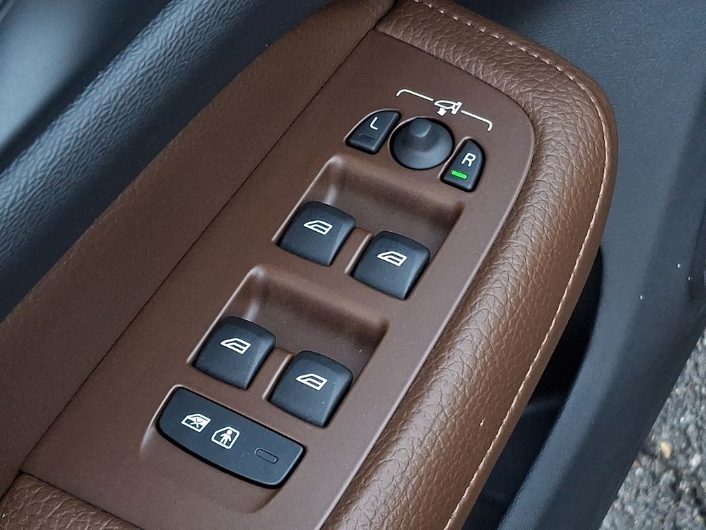 Thumbnail: 2019 Volvo S60 - 24