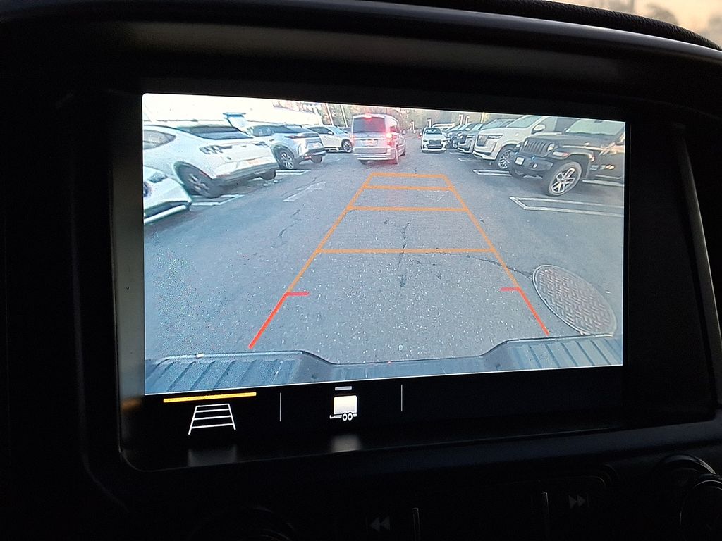 Thumbnail: 2021 Chevrolet Colorado - 16