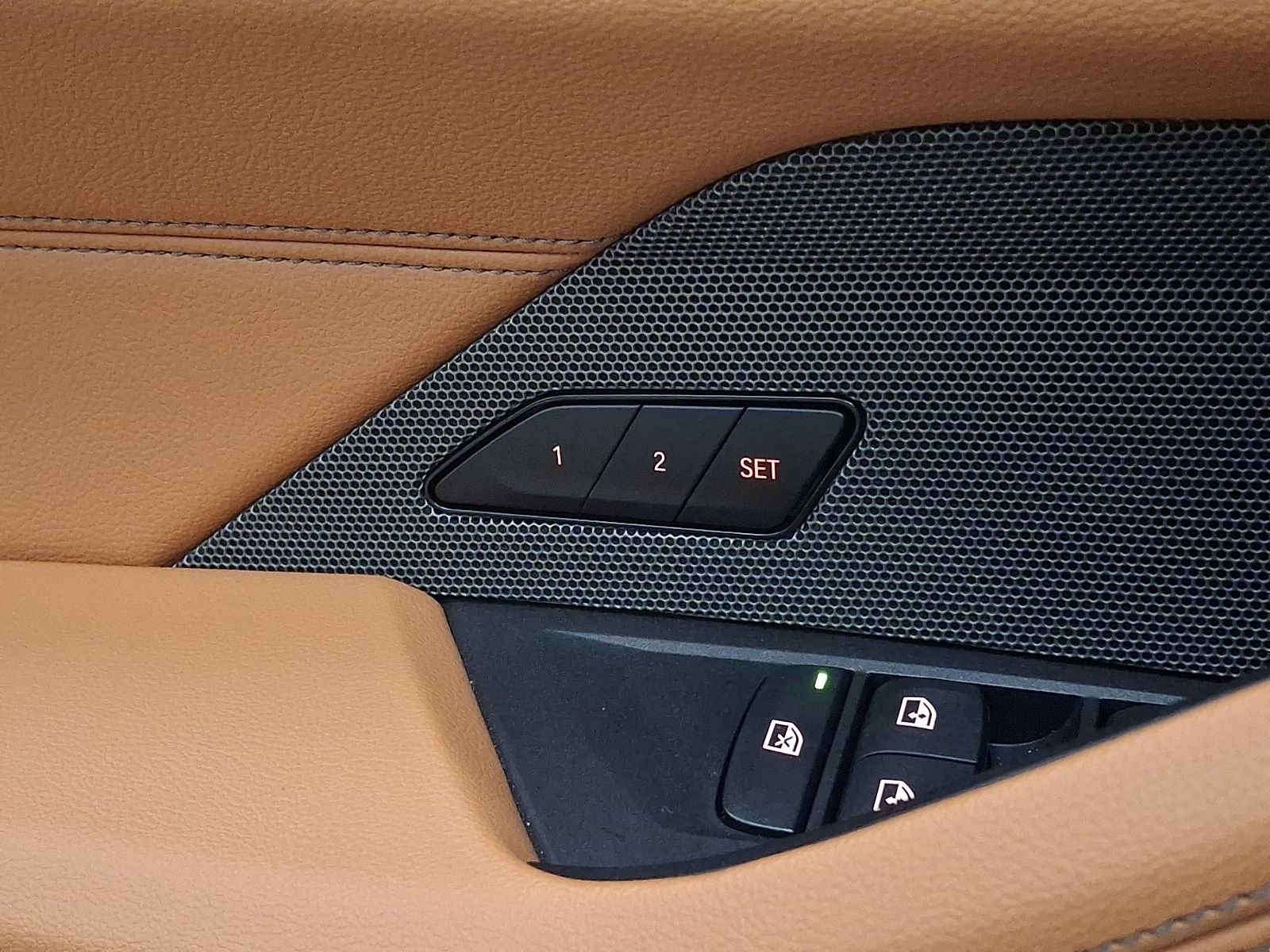 Thumbnail: 2025 BMW i4 - 24