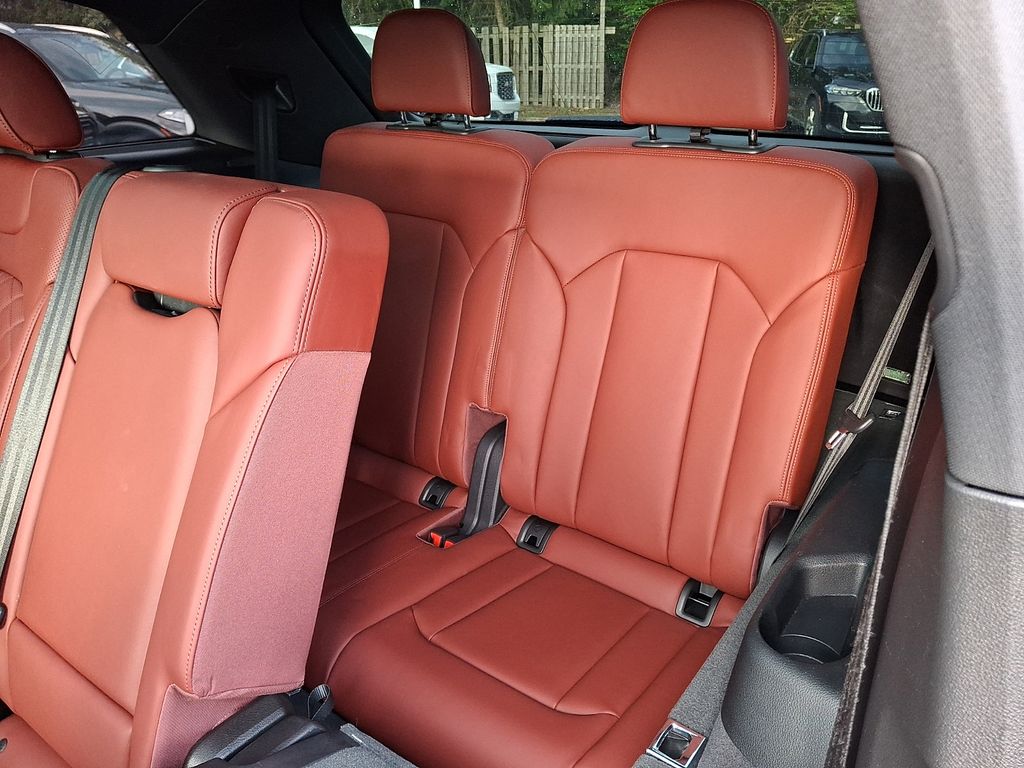 Thumbnail: 2023 Audi SQ7 - 8