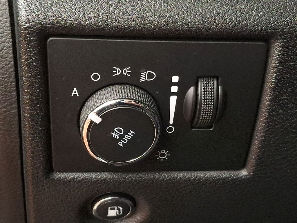 Thumbnail: 2020 Jeep Grand Cherokee - 21