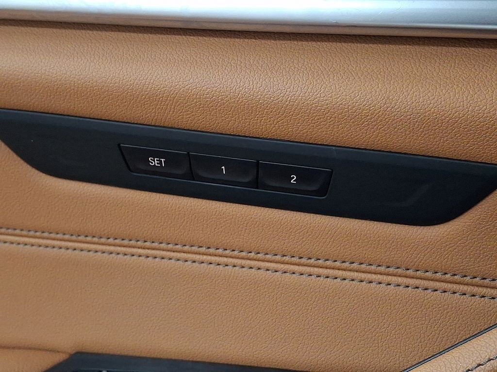 Thumbnail: 2023 BMW 5 Series - 24