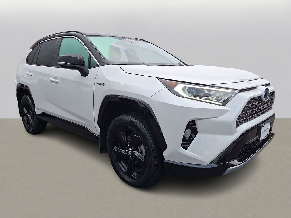2020 Toyota RAV4 XSE photo 3