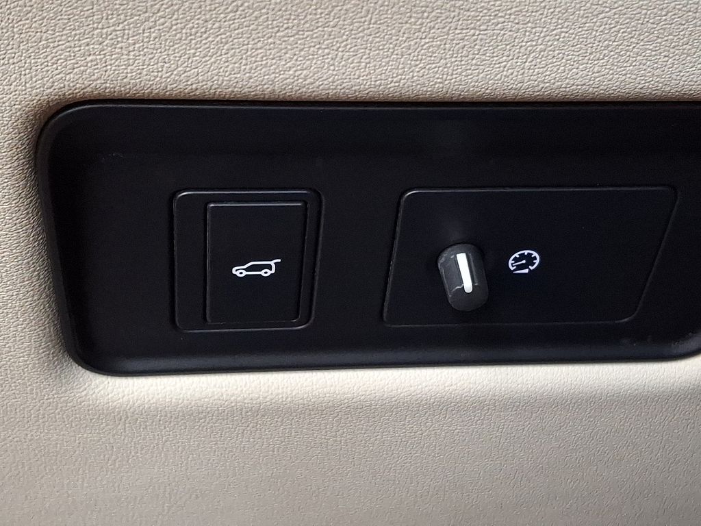 Thumbnail: 2021 Land Rover Range Rover - 19