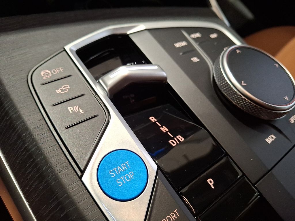 Thumbnail: 2026 BMW i4 - 6