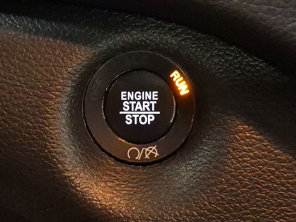 Thumbnail: 2021 Jeep Cherokee - 19