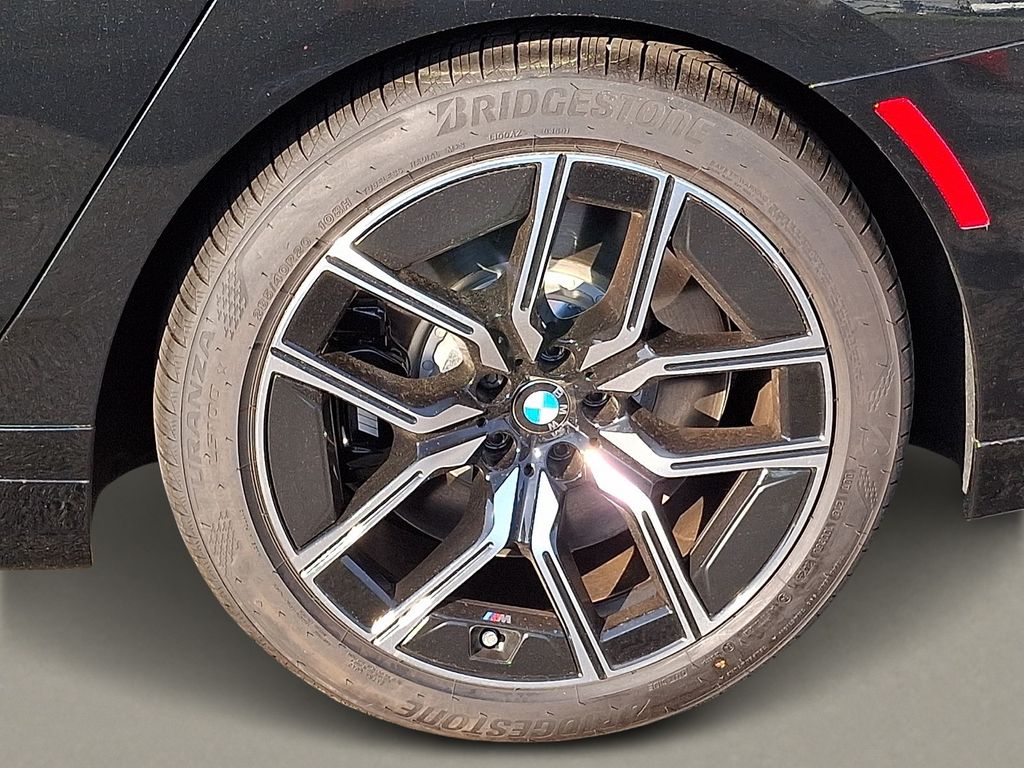 Thumbnail: 2026 BMW 7 Series - 4