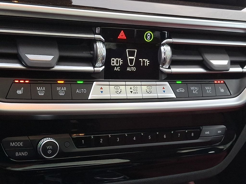 Thumbnail: 2025 BMW X4 - 14