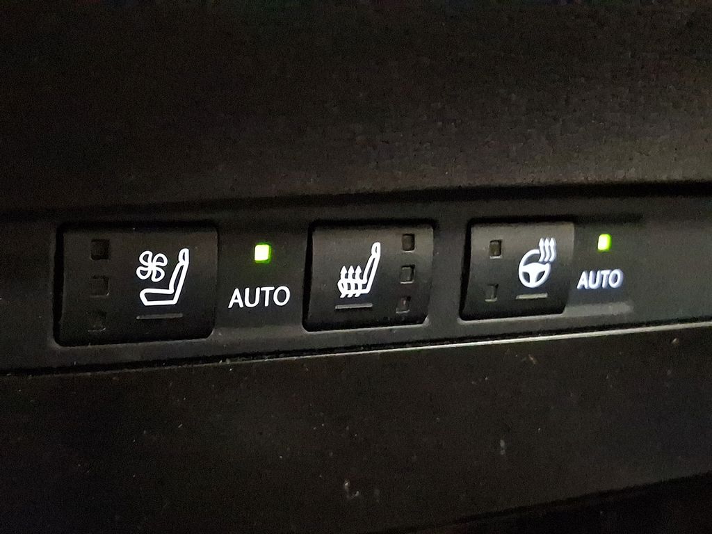 Thumbnail: 2024 Lexus ES - 24