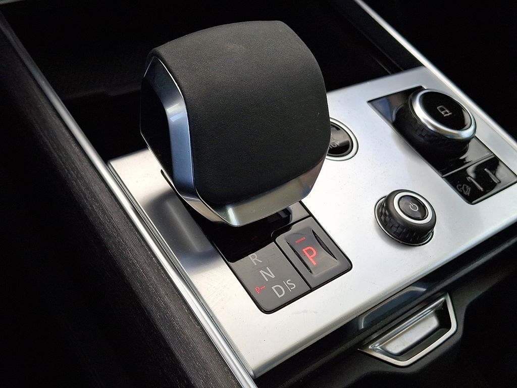 Thumbnail: 2023 Land Rover Range Rover - 11