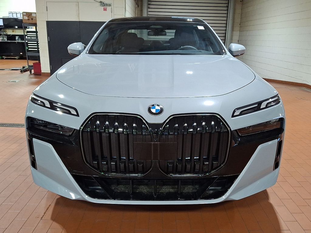 Thumbnail: 2026 BMW 7 Series - 2