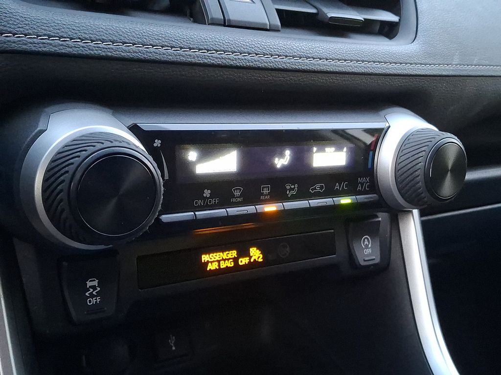 Thumbnail: 2020 Toyota RAV4 - 14