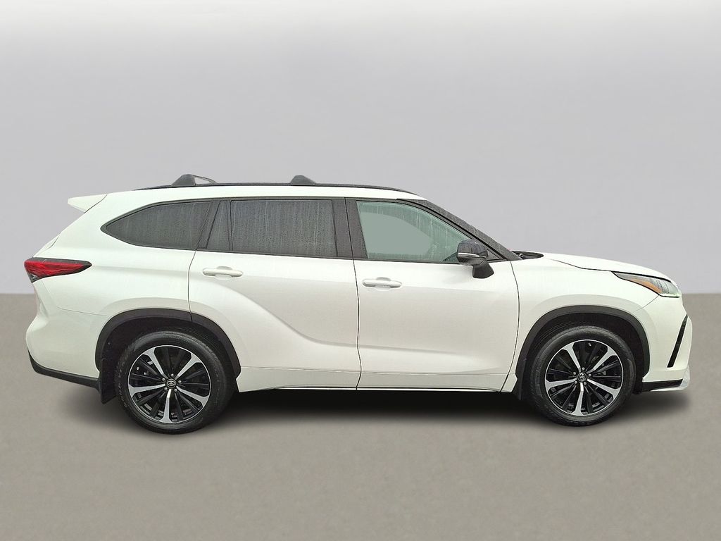 Thumbnail: 2021 Toyota Highlander - 4