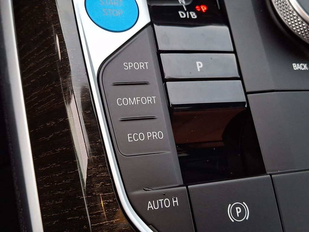 Thumbnail: 2023 BMW i4 - 21