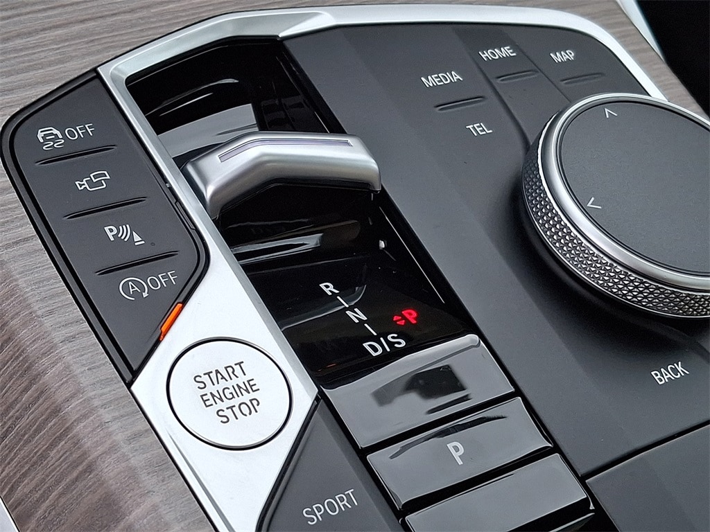 Thumbnail: 2025 BMW 3 Series - 13