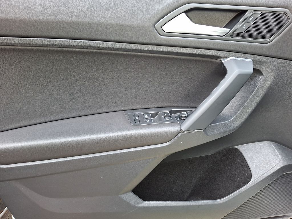 Thumbnail: 2019 Volkswagen Tiguan - 9