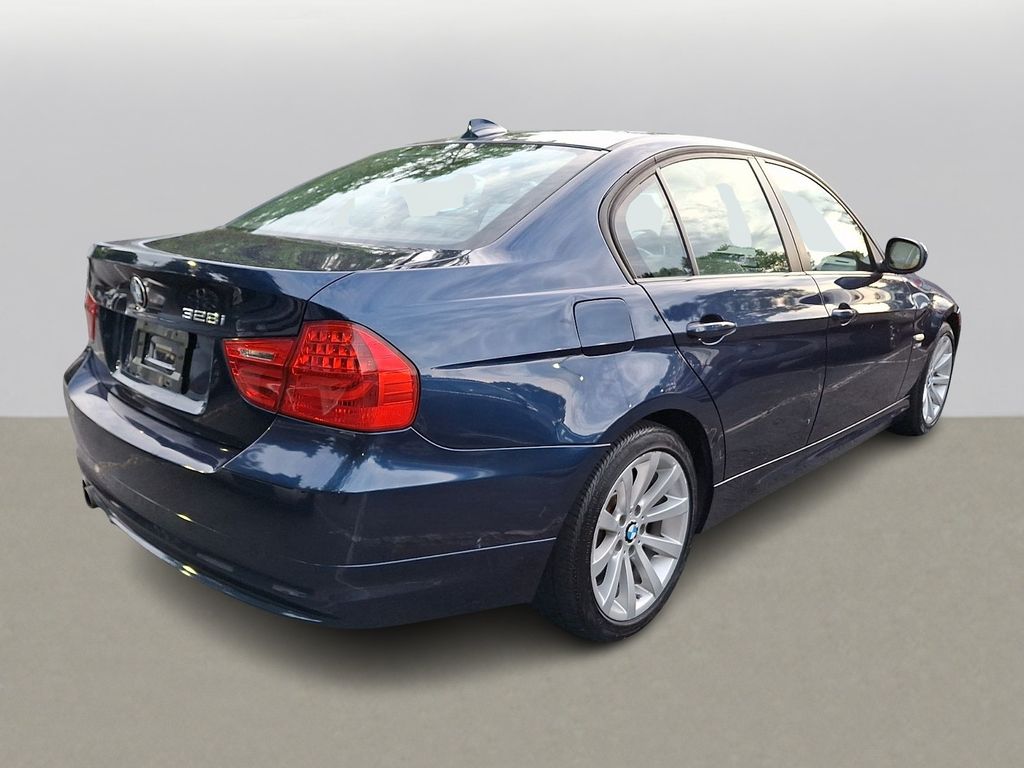 Thumbnail: 2011 BMW 3 Series - 4