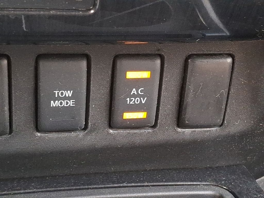 Thumbnail: 2014 Nissan Titan - 22