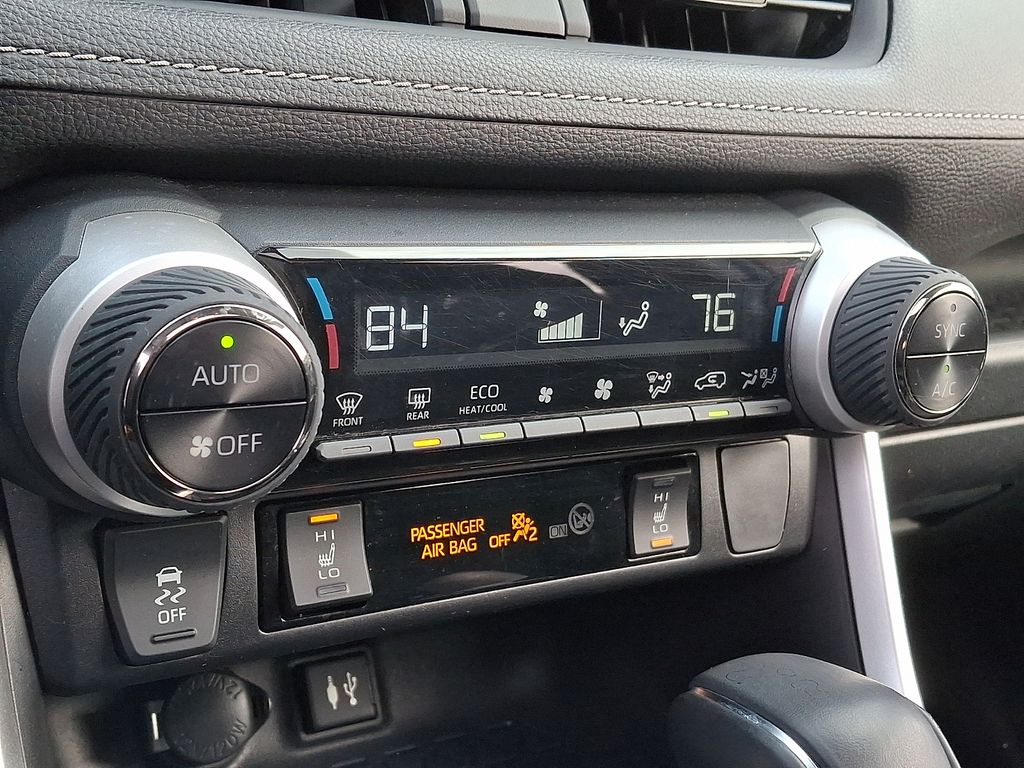 Thumbnail: 2019 Toyota RAV4 - 14