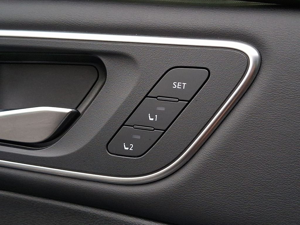 2022 Nissan Rogue Platinum 24