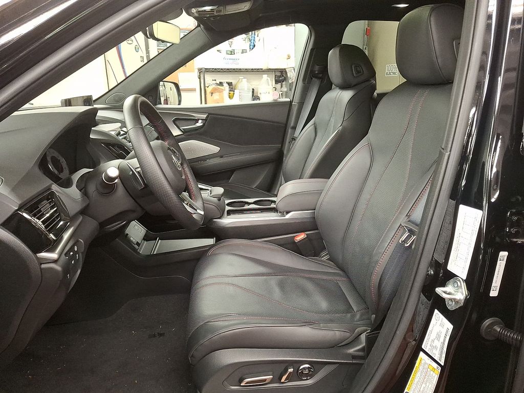 Thumbnail: 2025 Acura RDX - 10