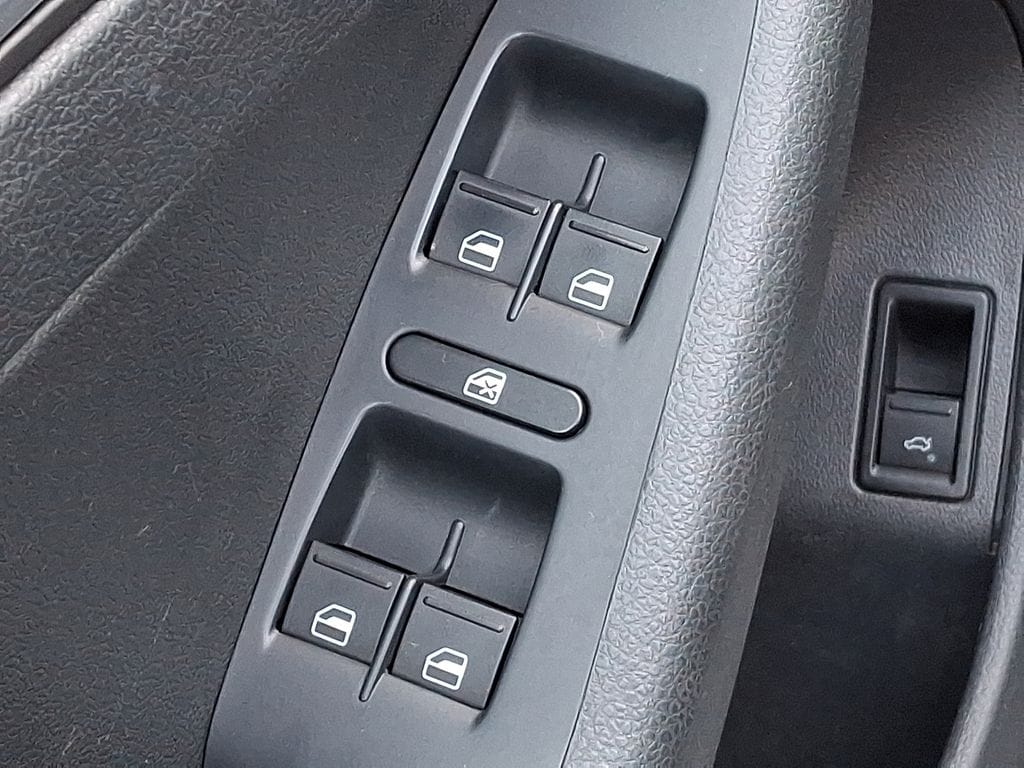 Thumbnail: 2012 Volkswagen Jetta - 24