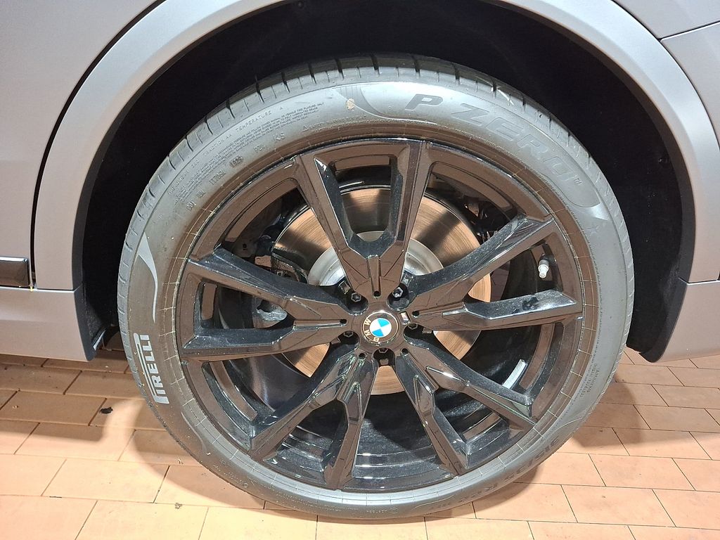 Thumbnail: 2027 BMW X7 - 4