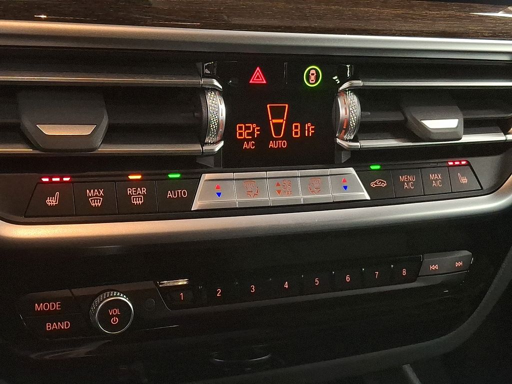 Thumbnail: 2025 BMW X4 - 10