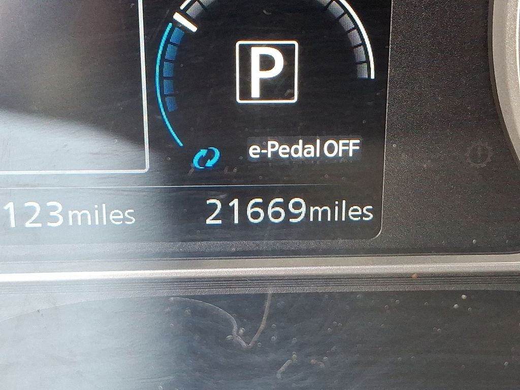 Thumbnail: 2022 Nissan Leaf - 13