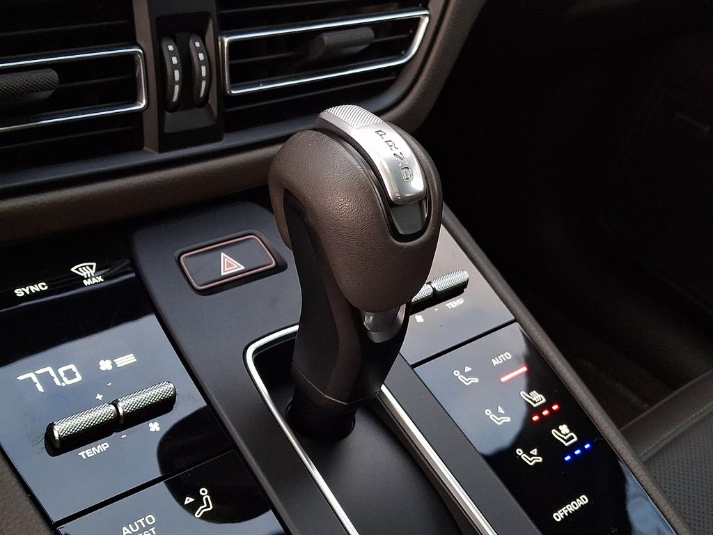 Thumbnail: 2022 Porsche Macan - 13