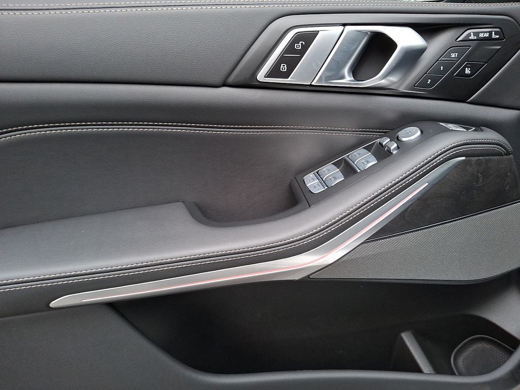 Thumbnail: 2024 BMW X7 - 10