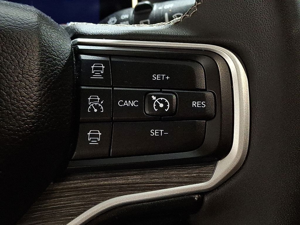 Thumbnail: 2023 Jeep Wagoneer - 15