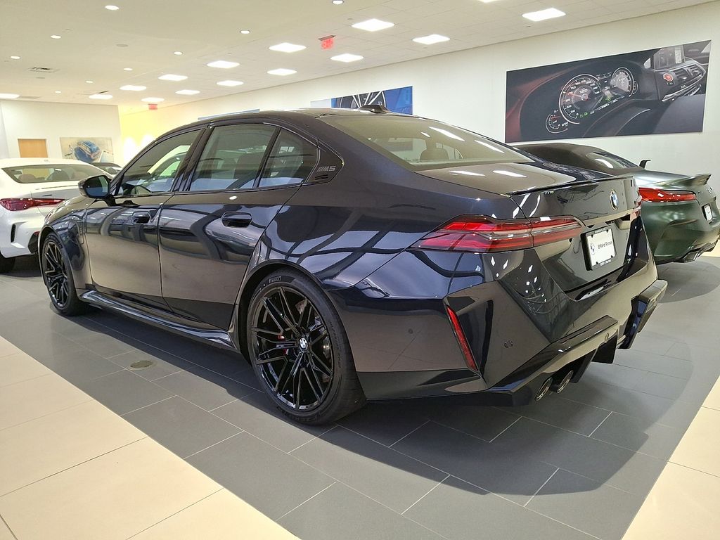 Thumbnail: 2026 BMW M5 - 5