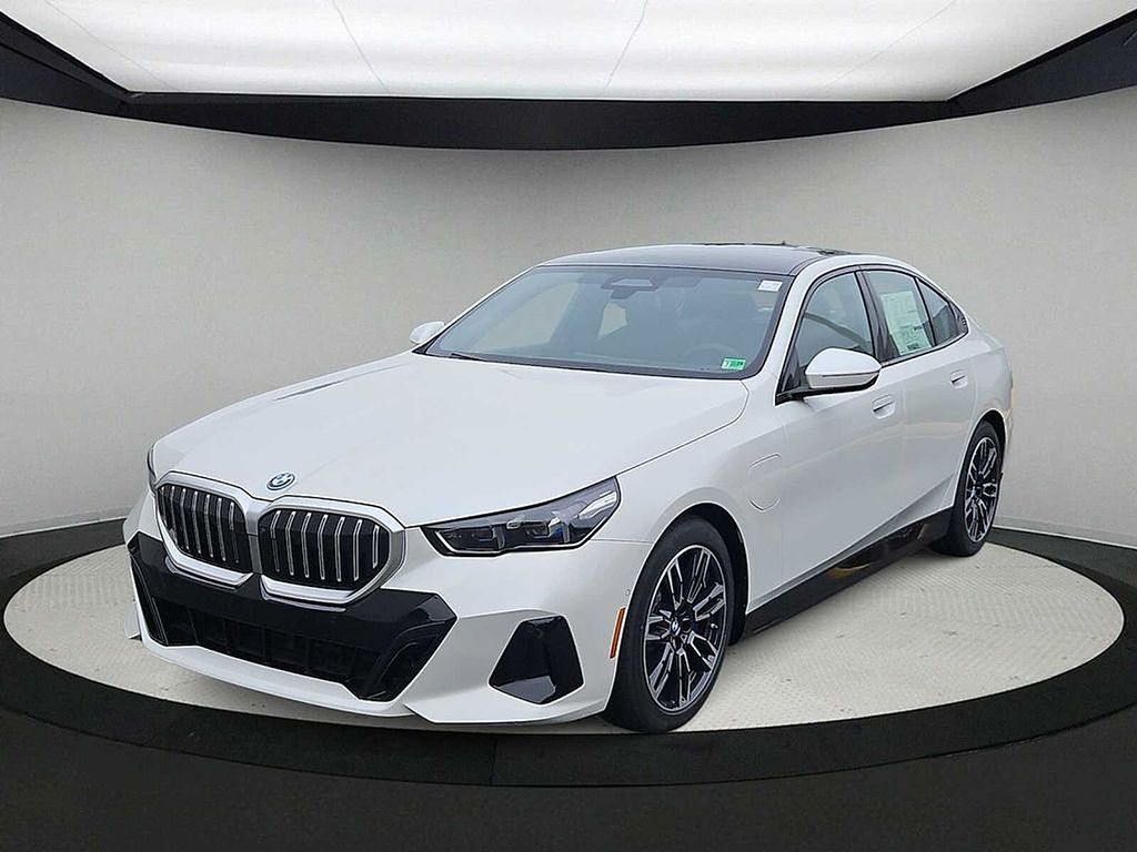 Thumbnail: 2026 BMW 5 Series - 4