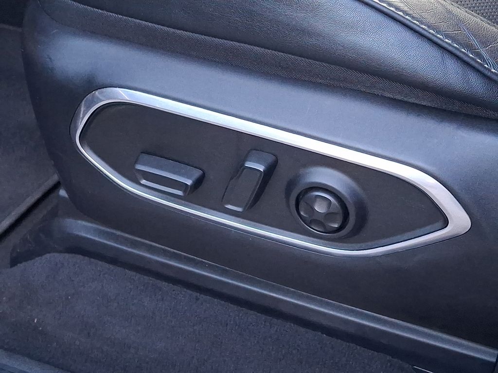 Thumbnail: 2024 Jeep Wagoneer - 12