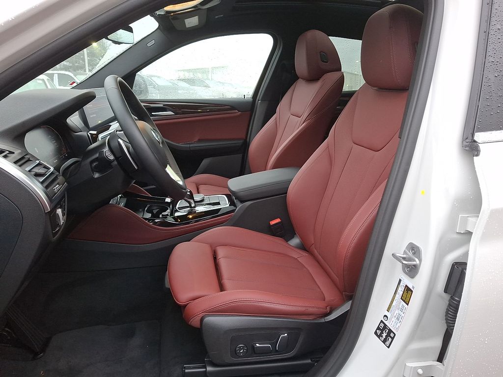 Thumbnail: 2025 BMW X4 - 10