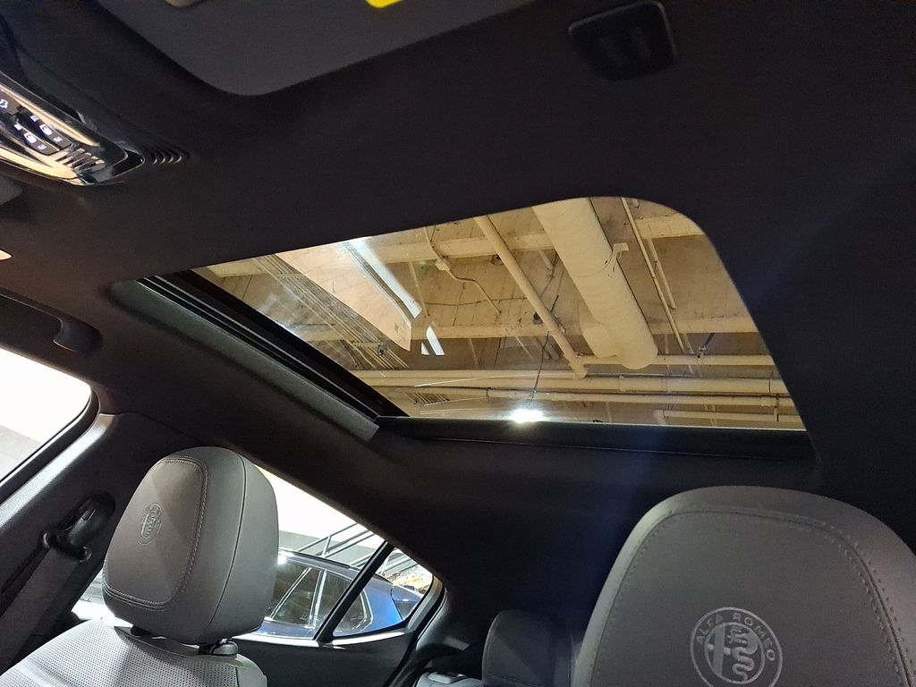 Thumbnail: 2024 Alfa Romeo Tonale - 11