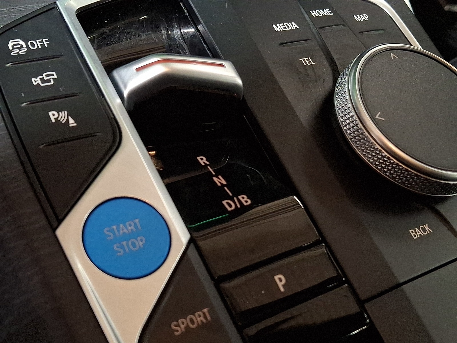 Thumbnail: 2025 BMW i4 - 12