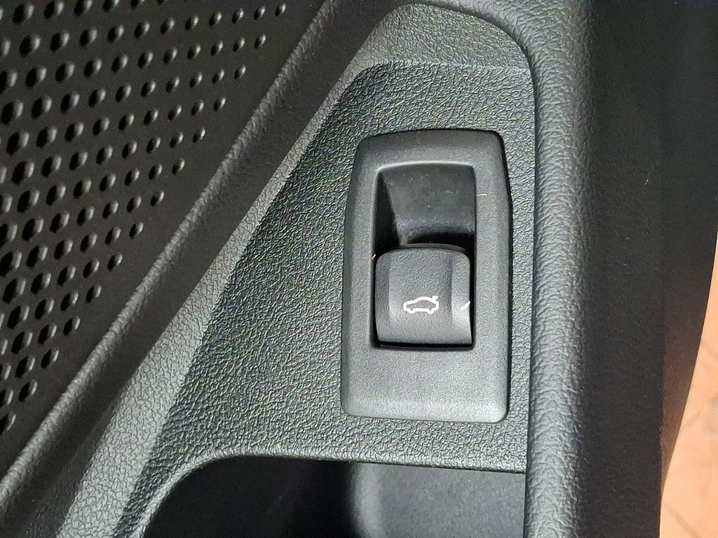 Thumbnail: 2023 BMW 3 Series - 24