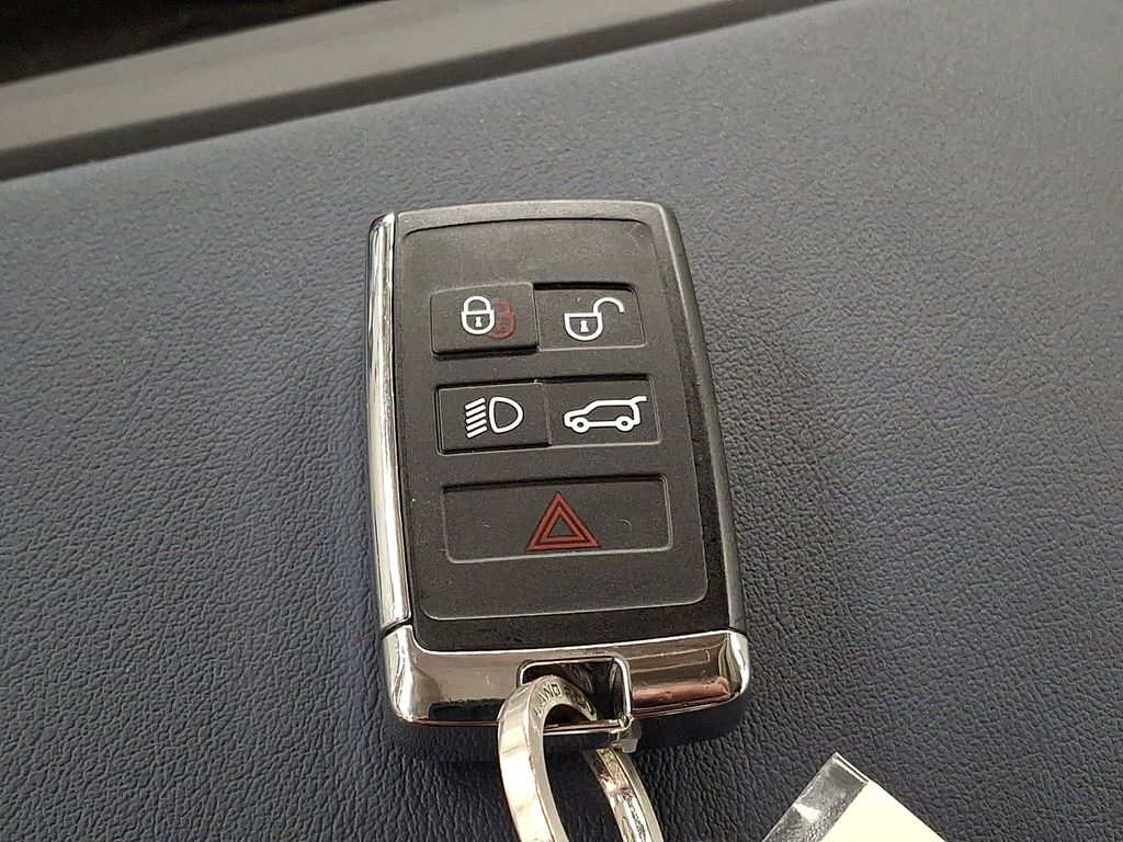 Thumbnail: 2021 Land Rover Range Rover - 20