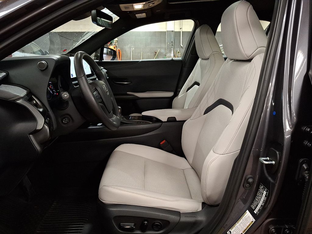 Thumbnail: 2023 Lexus UX - 10