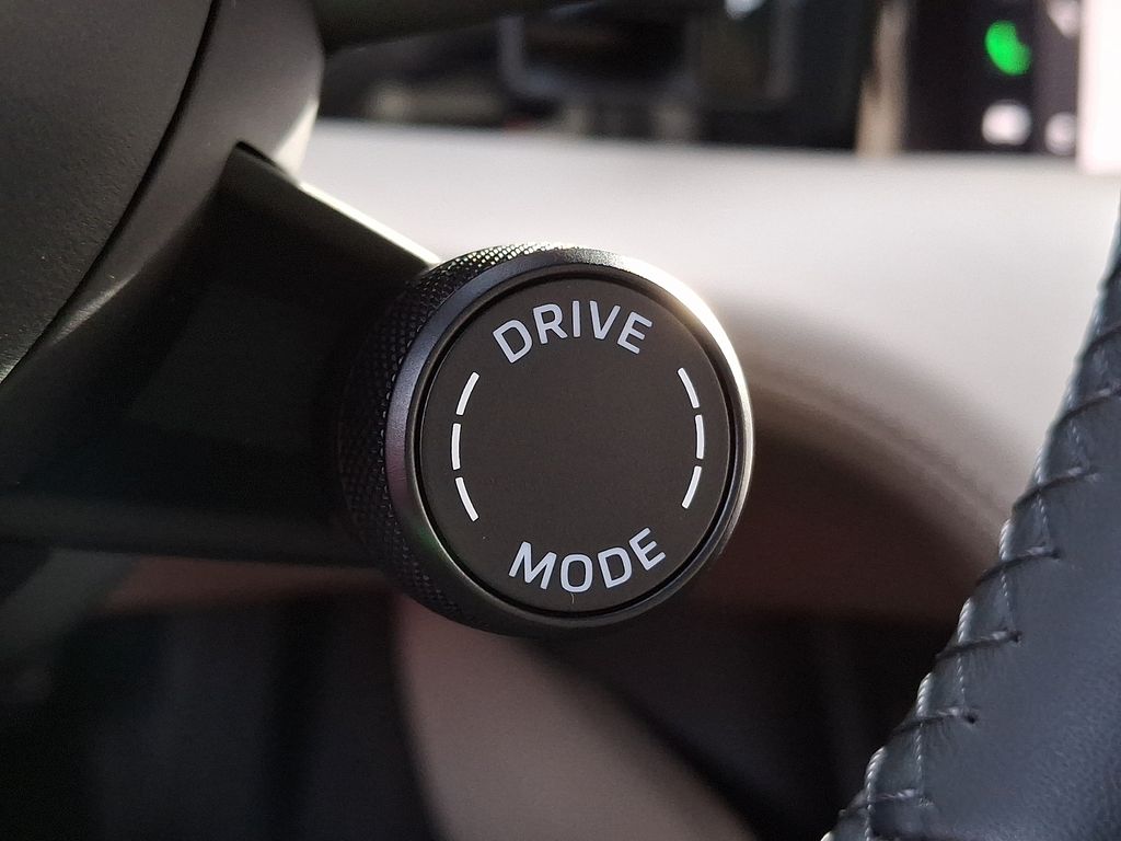 Thumbnail: 2023 Porsche Taycan - 21