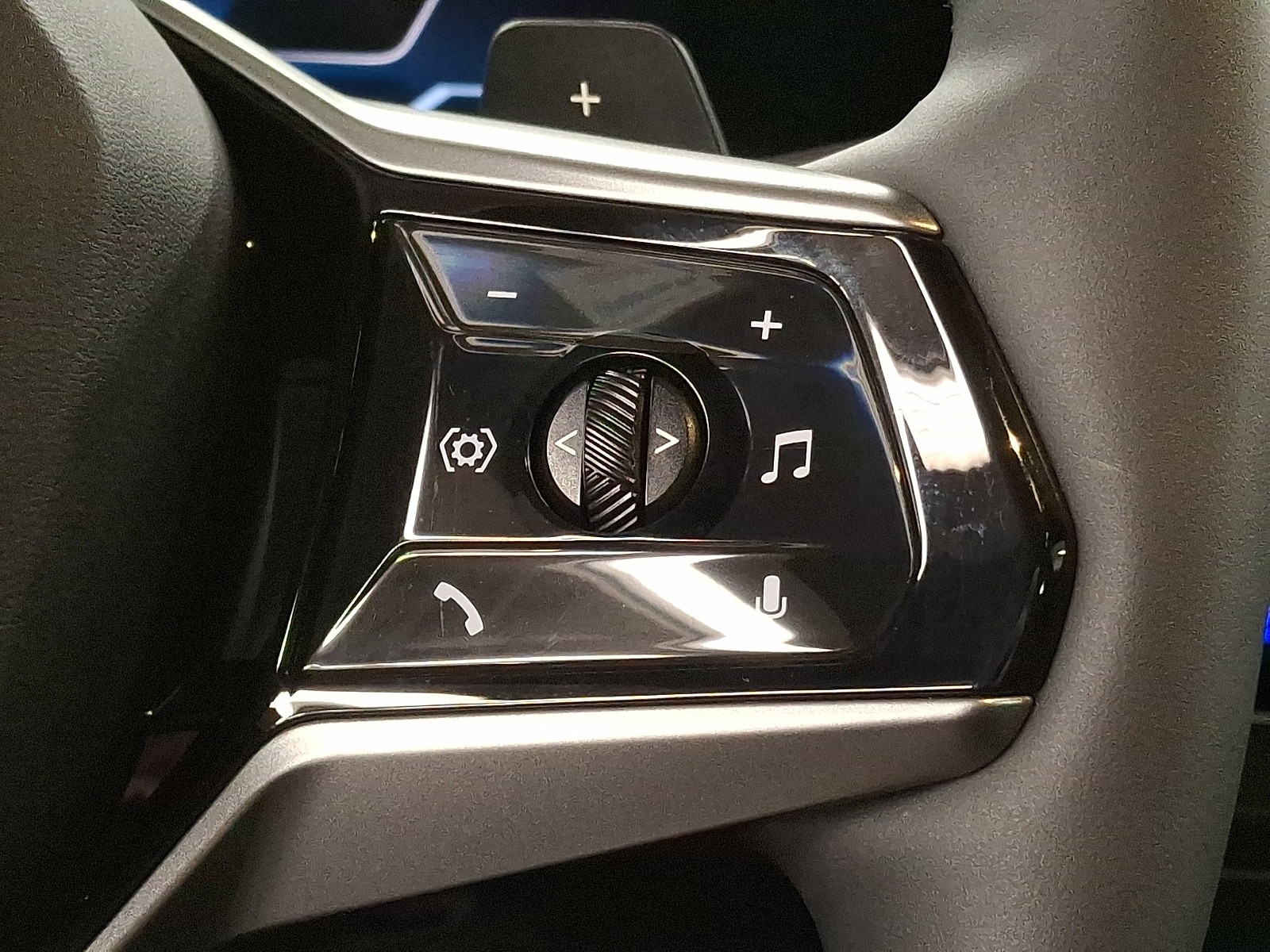 Thumbnail: 2025 BMW 5 Series - 14