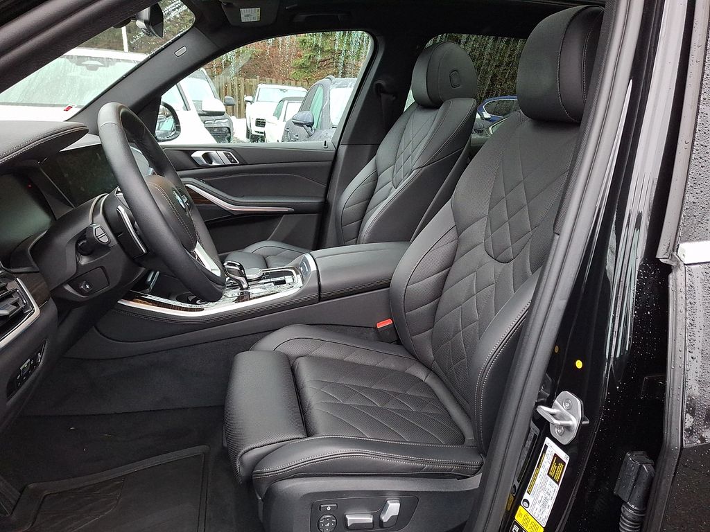 Thumbnail: 2023 BMW X5 - 10