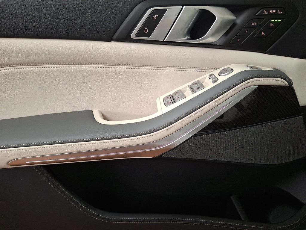 Thumbnail: 2025 BMW X7 - 10