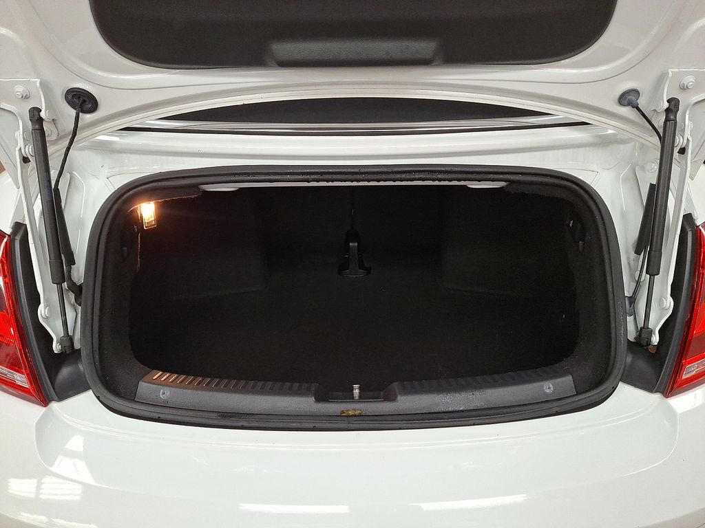 Thumbnail: 2015 Volkswagen Beetle - 25